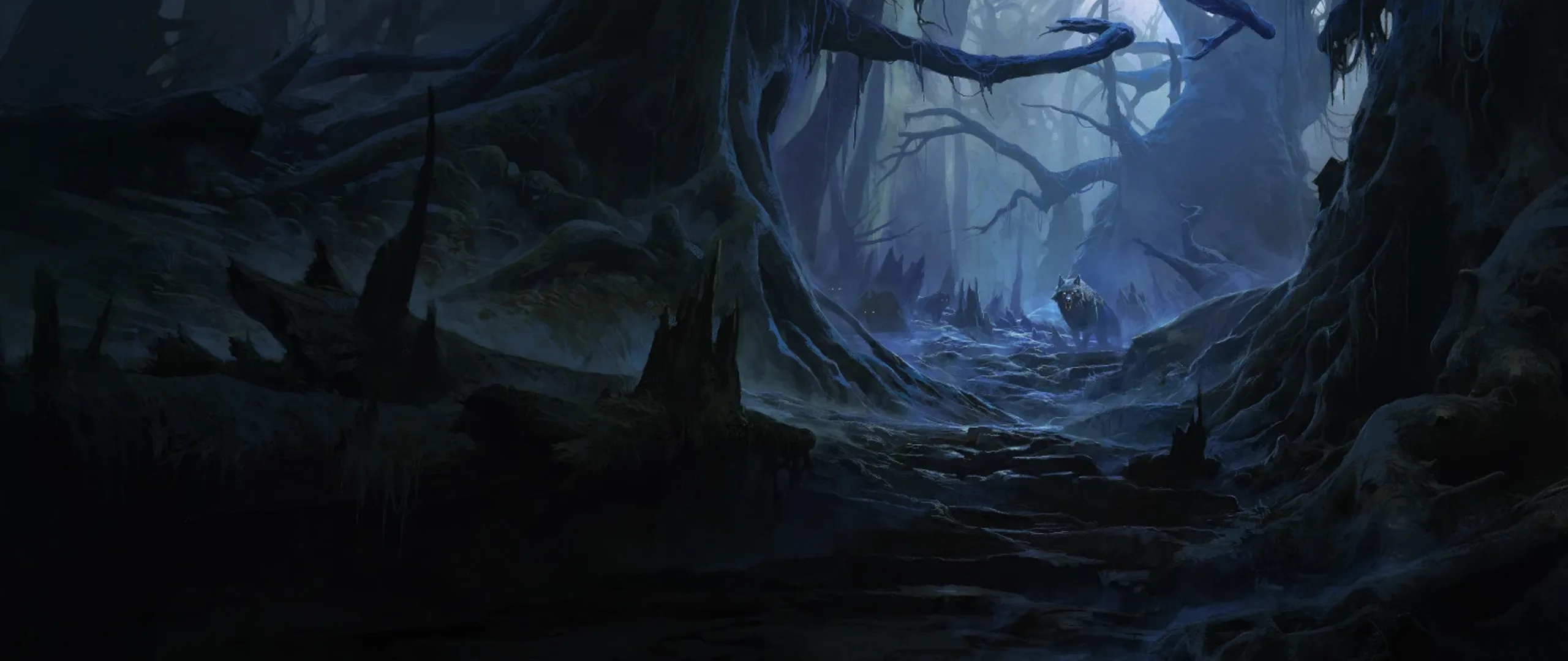 Path of Exile 2: dunkler Wald mit knorrigen Bäumen und einem Wolf auf einem steinigen Pfad